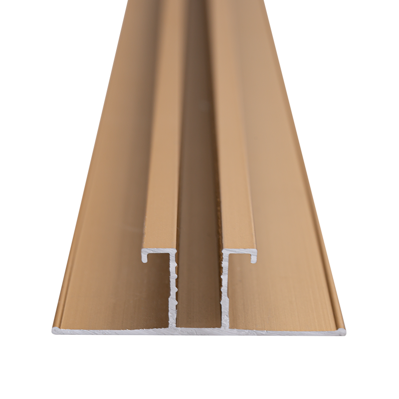 As tiras decorativas de alumínio com cor uniforme de superfície lisa embelezam a parede